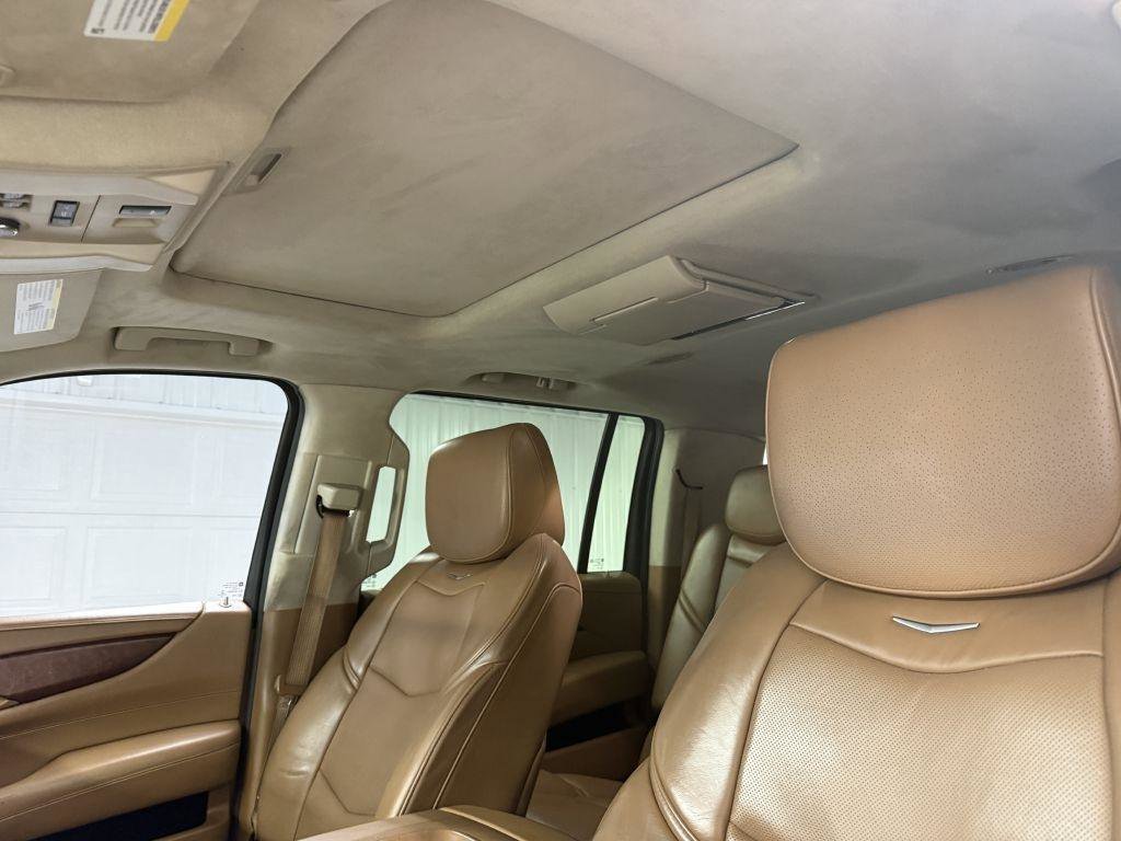 Used 2016 Cadillac Escalade ESV Platinum AWD/4WD image 11