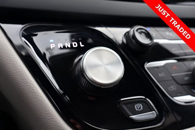 Used 2024 Chrysler Pacifica Touring-L image 39