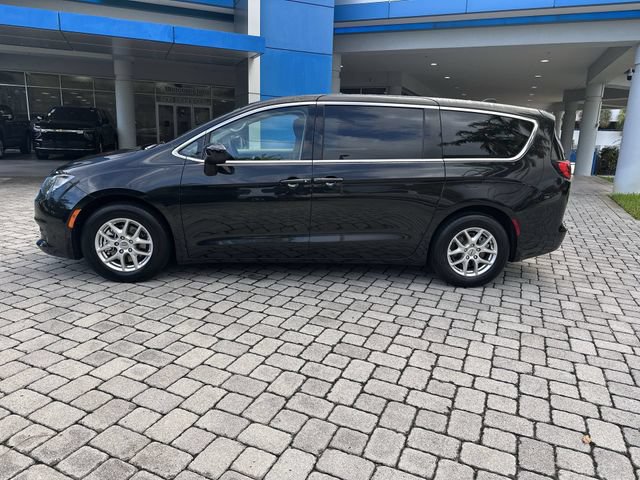 Used 2023 Chrysler Voyager LX FWD image 32