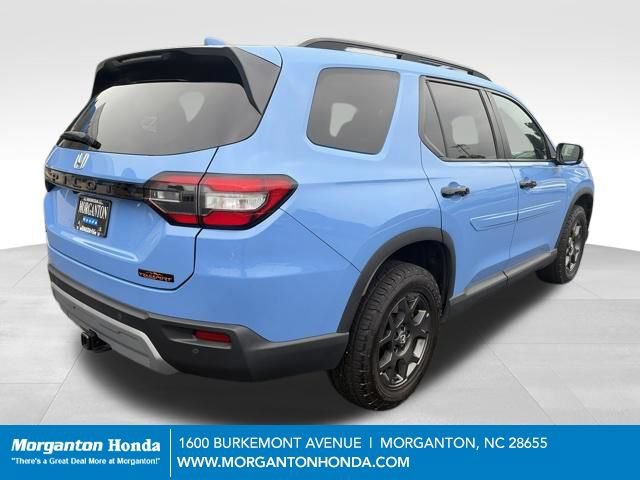 Used 2025 Honda Pilot TrailSport image 8