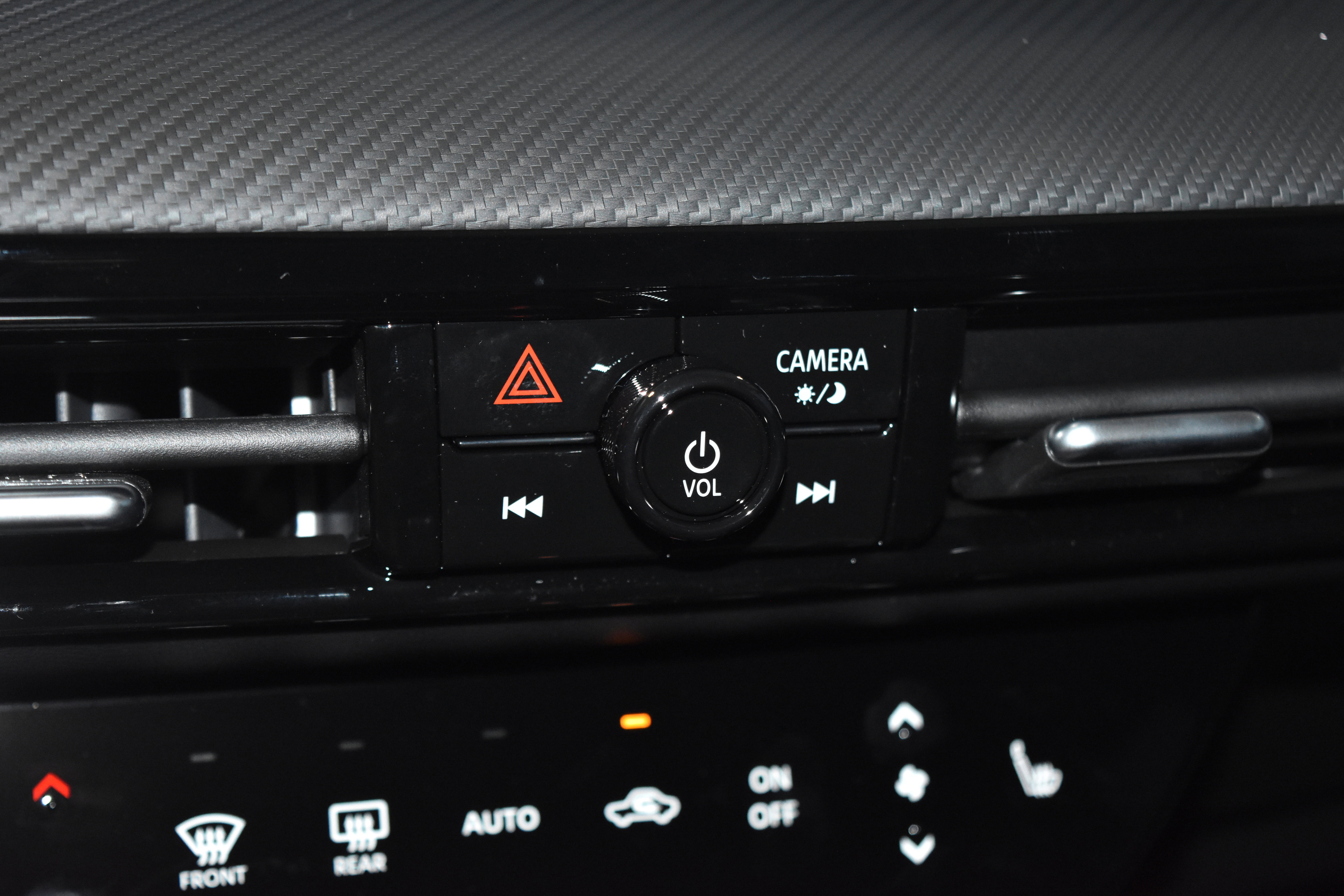 New 2026 Nissan Kicks SR w/ SR Premium Package image 10