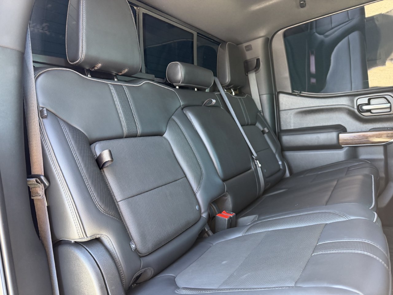 Used 2020 Chevrolet Silverado 1500 High Country w/ Technology Package AWD/4WD image 30