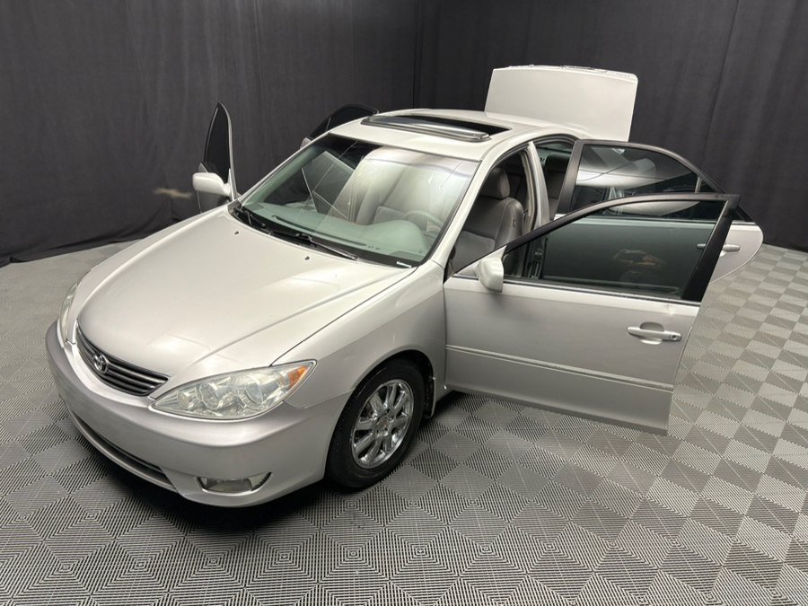 Used 2006 Toyota Camry XLE FWD Sedan 3.0L 6-Cyl image 18