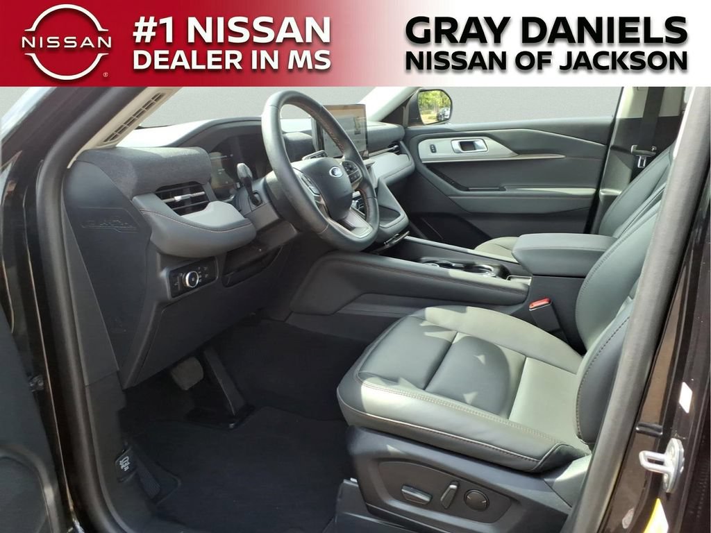 Used 2025 Ford Explorer Active w/ Active Comfort Package RWD image 24
