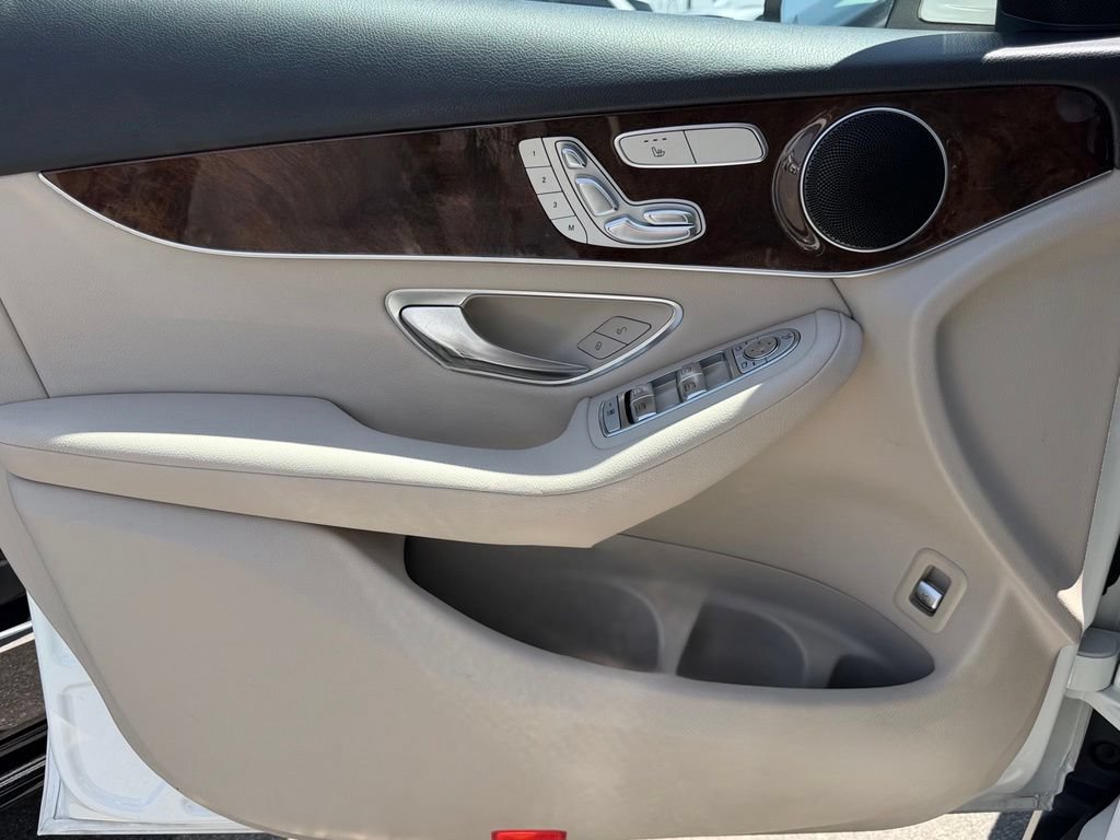 Used 2019 Mercedes-Benz GLC 300 4MATIC image 16