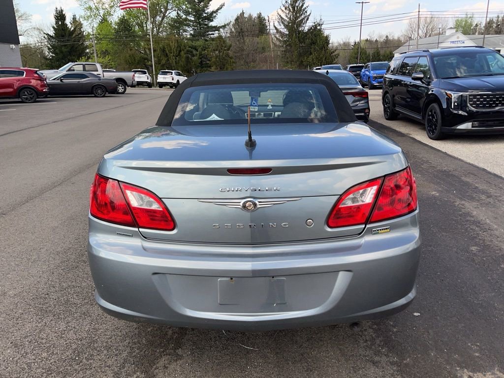 Used 2010 Chrysler Sebring Touring FWD image 2