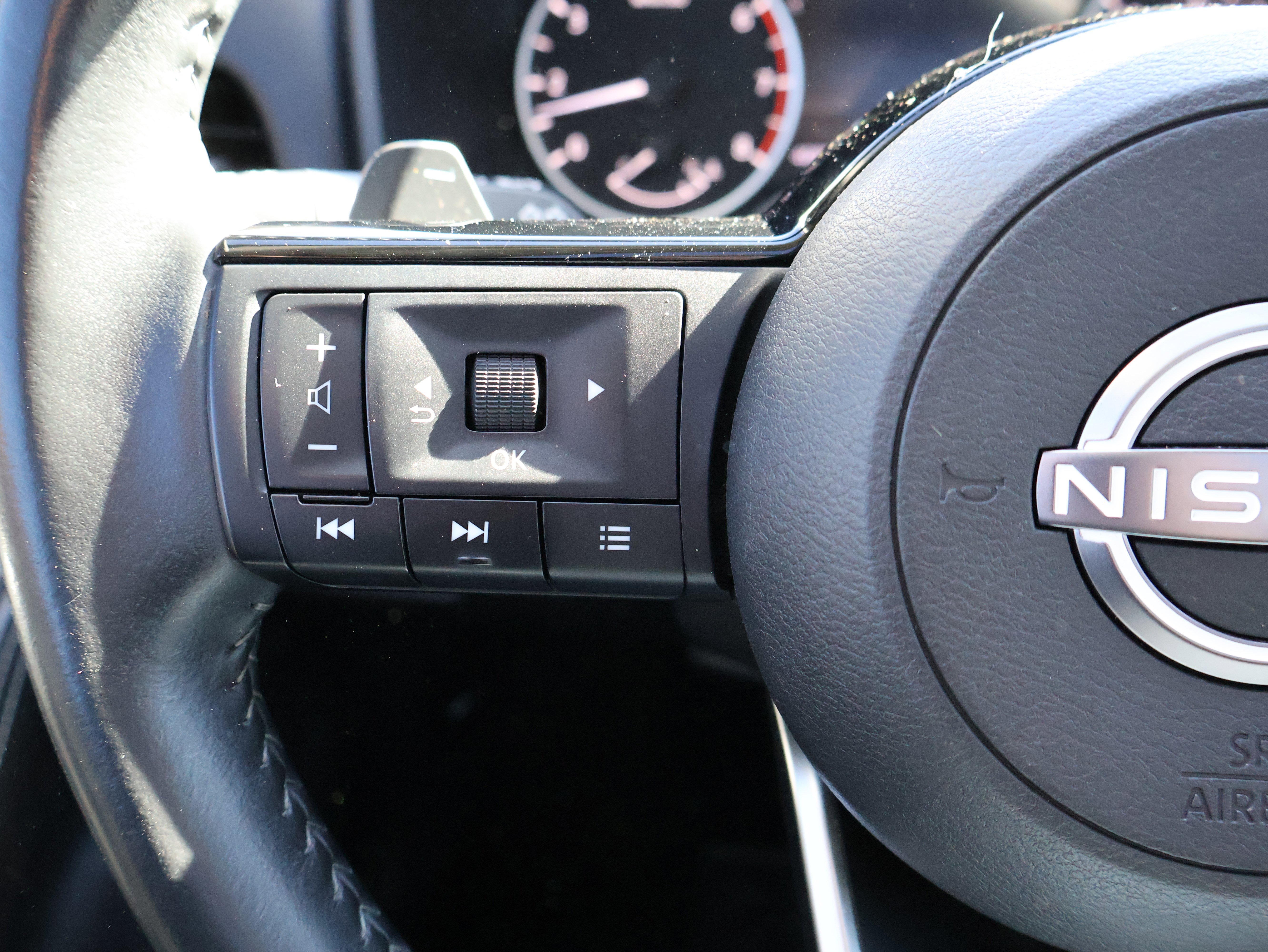 Used 2022 Nissan Rogue SL image 37