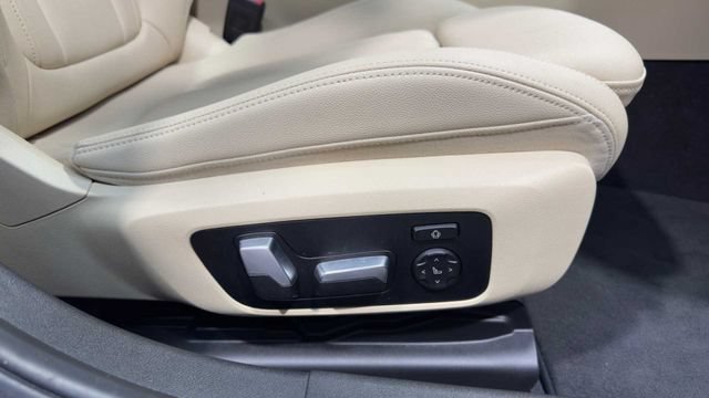 Used 2020 BMW 330i Sedan w/ Convenience Package RWD image 13