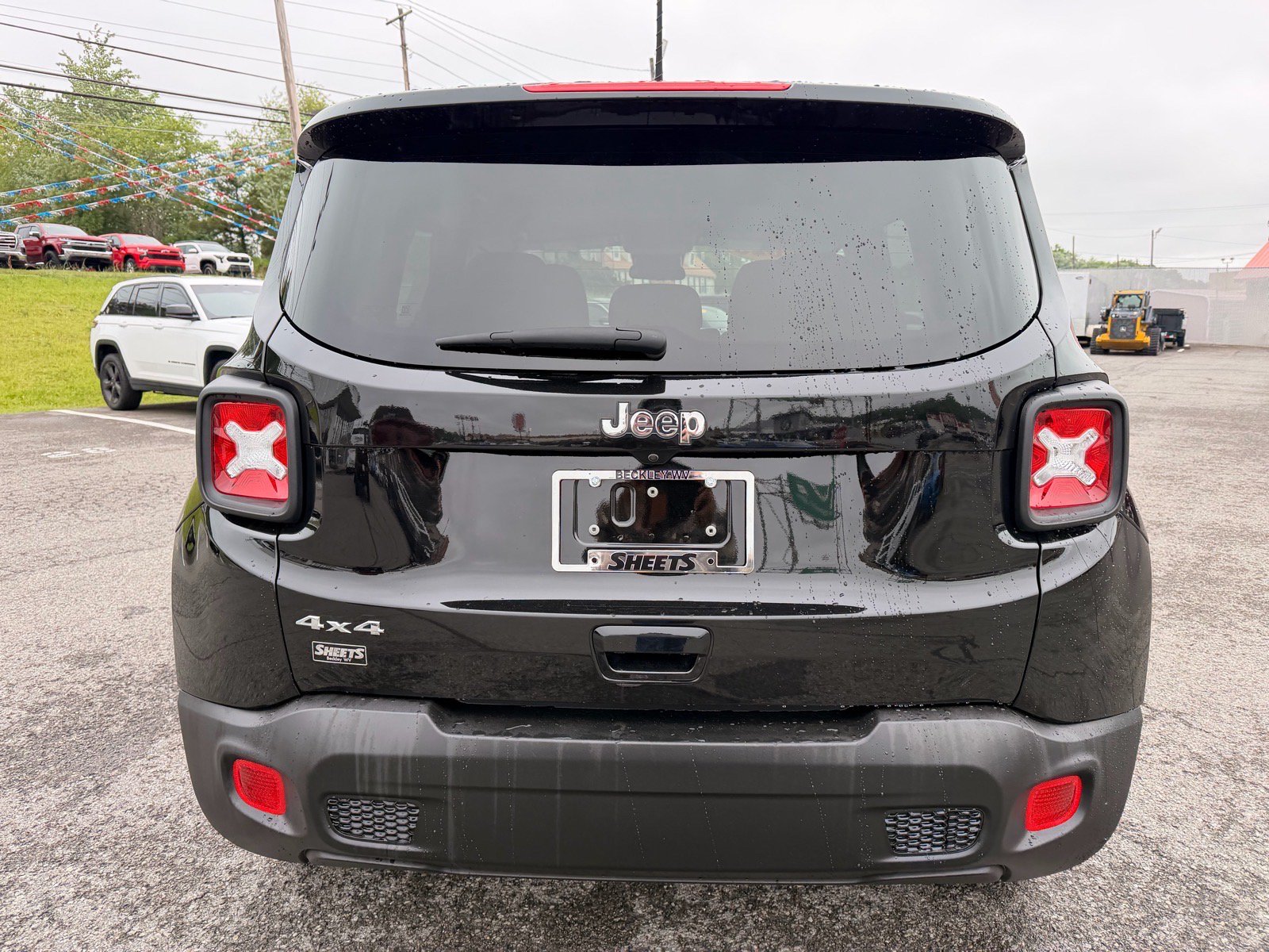 Used 2023 Jeep Renegade Latitude AWD/4WD image 5