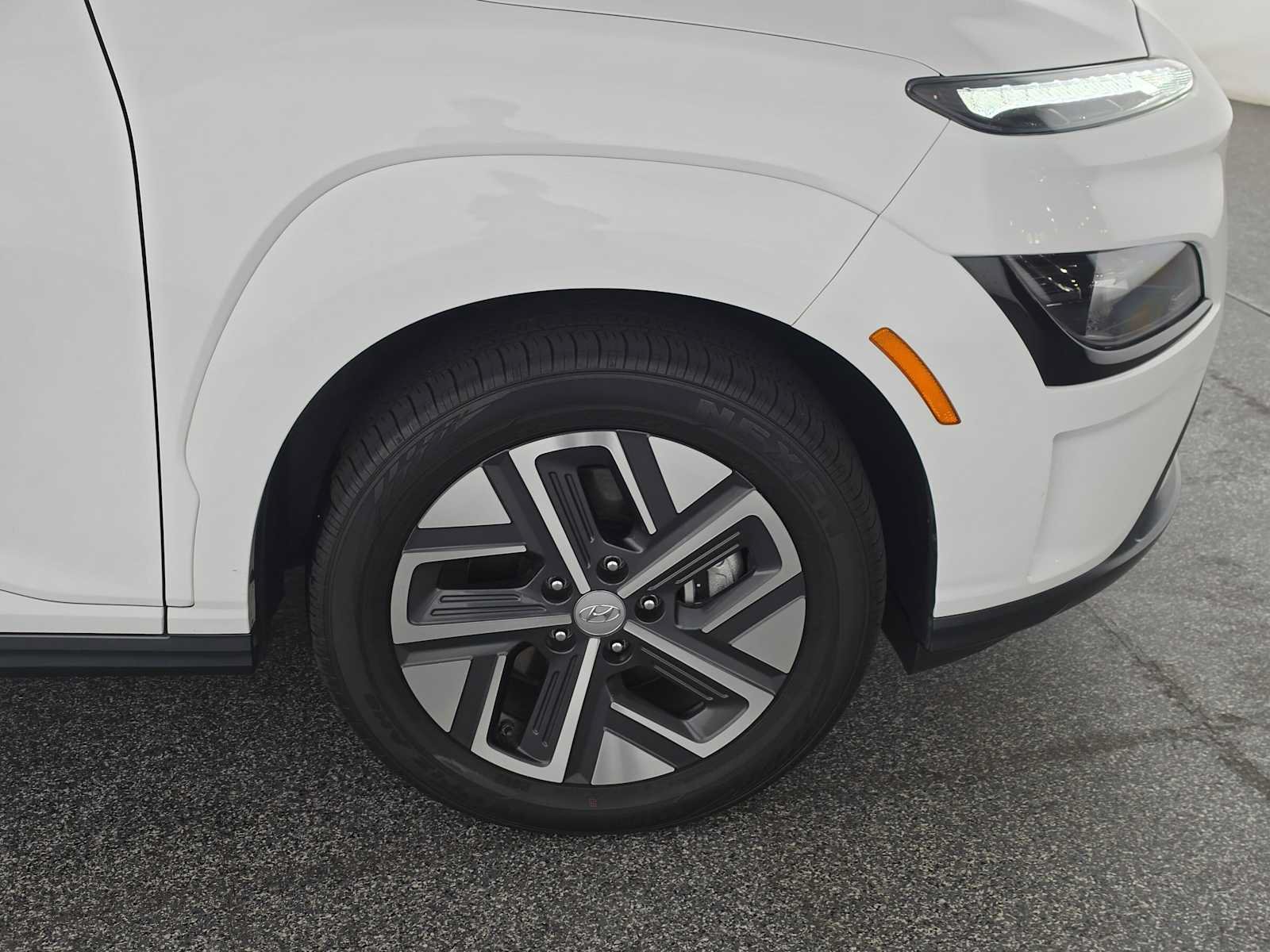 Used 2023 Hyundai Kona SE w/ Cargo Package FWD image 9
