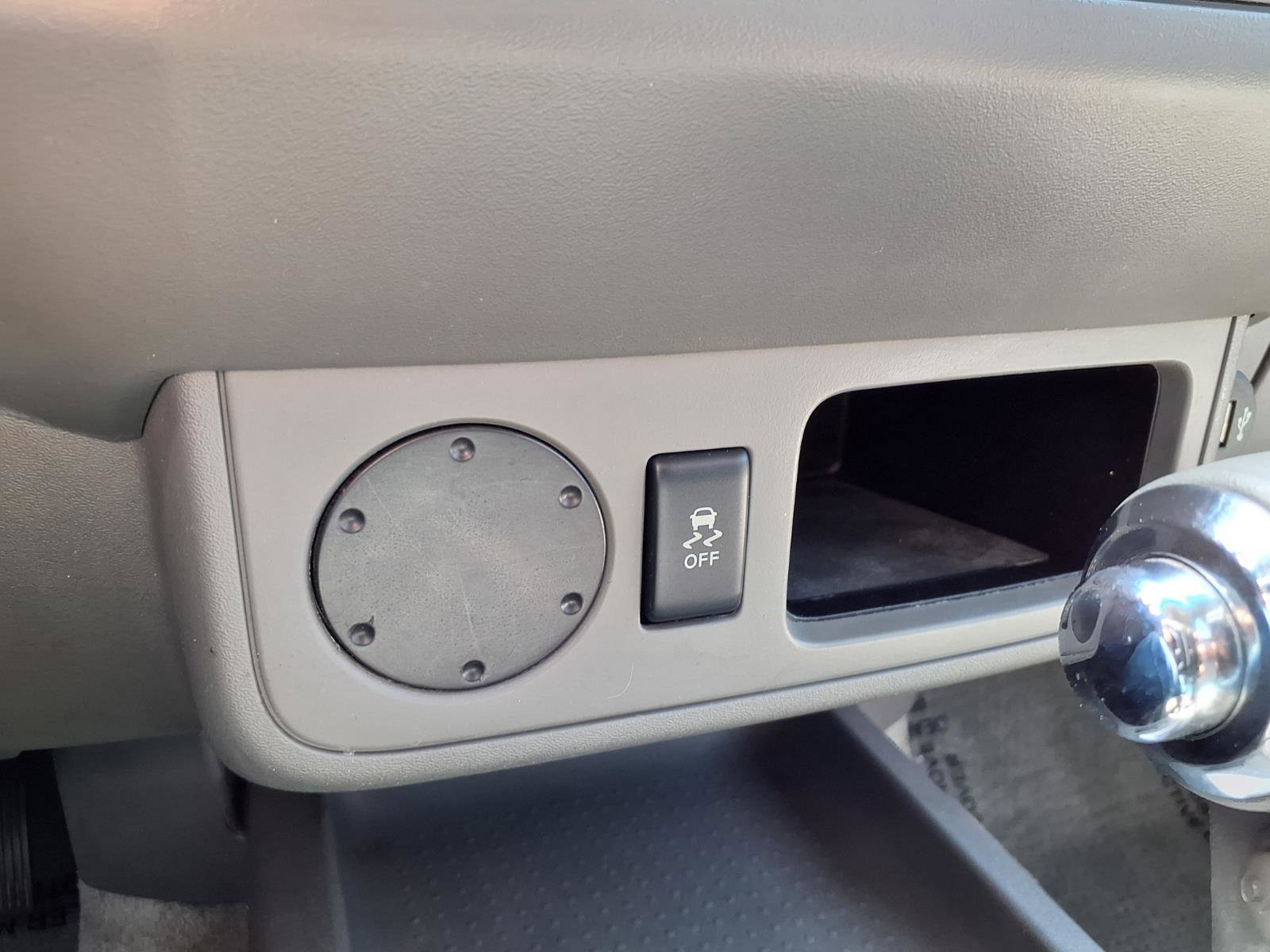 Used 2018 Nissan Frontier SV image 8