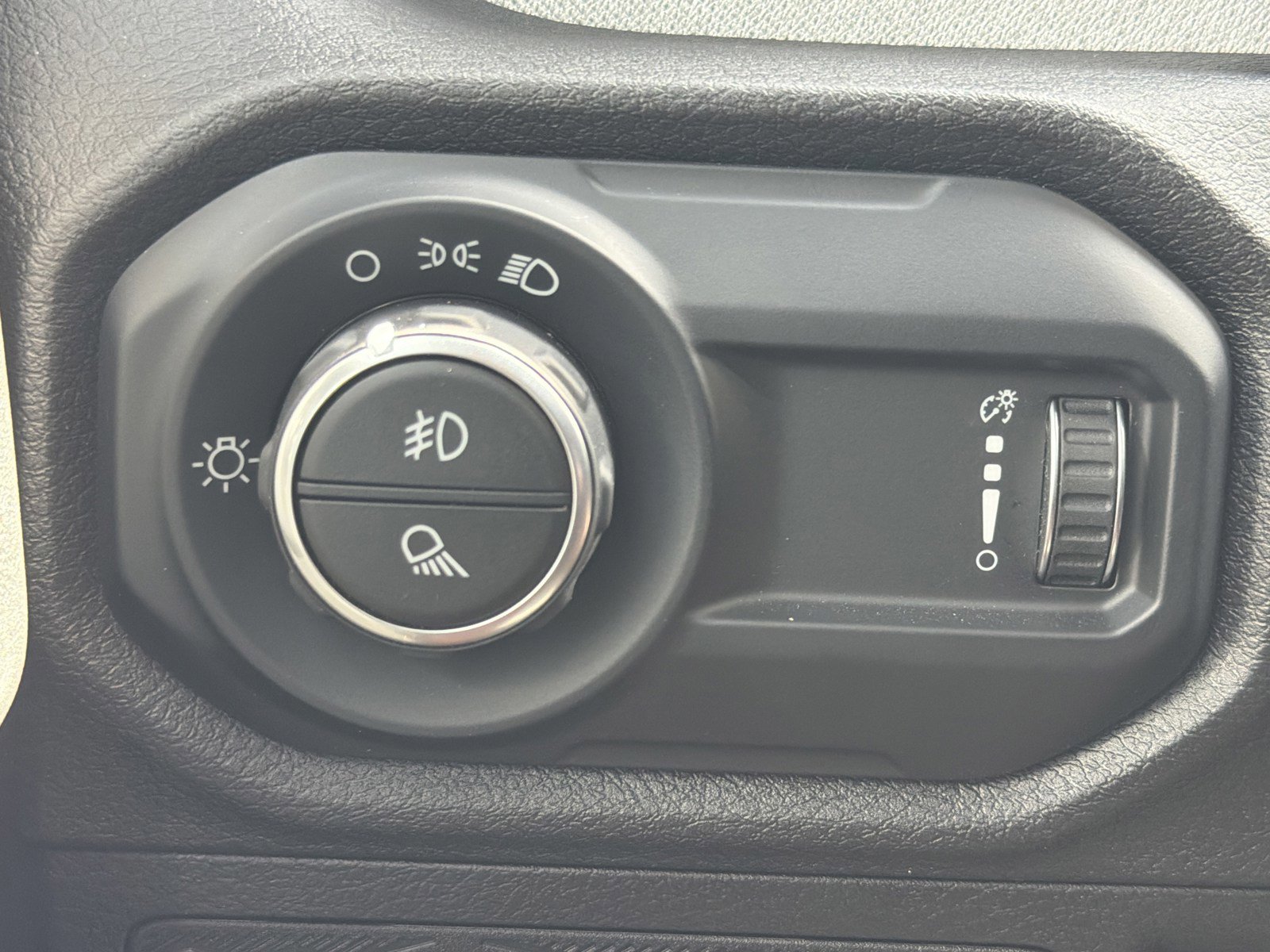 Used 2025 Jeep Gladiator Sport AWD/4WD image 25