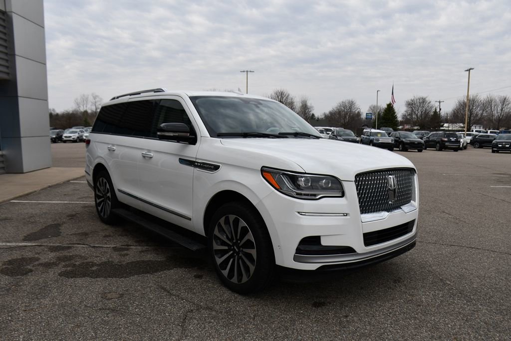 Used 2022 Lincoln Navigator Reserve image 9