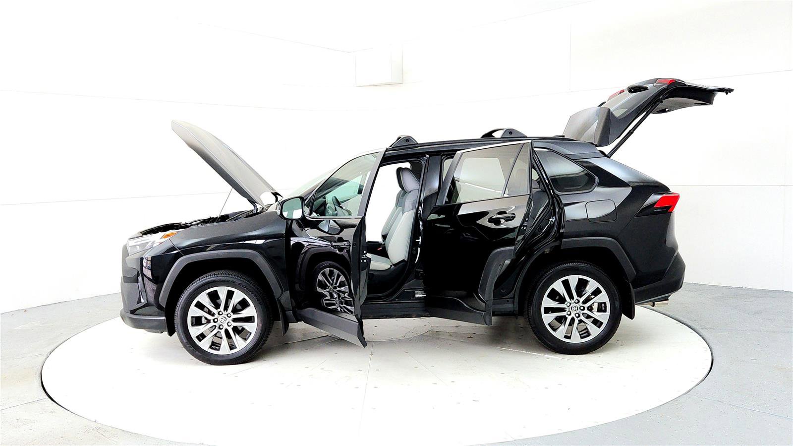 Used 2023 Toyota RAV4 XLE Premium image 10