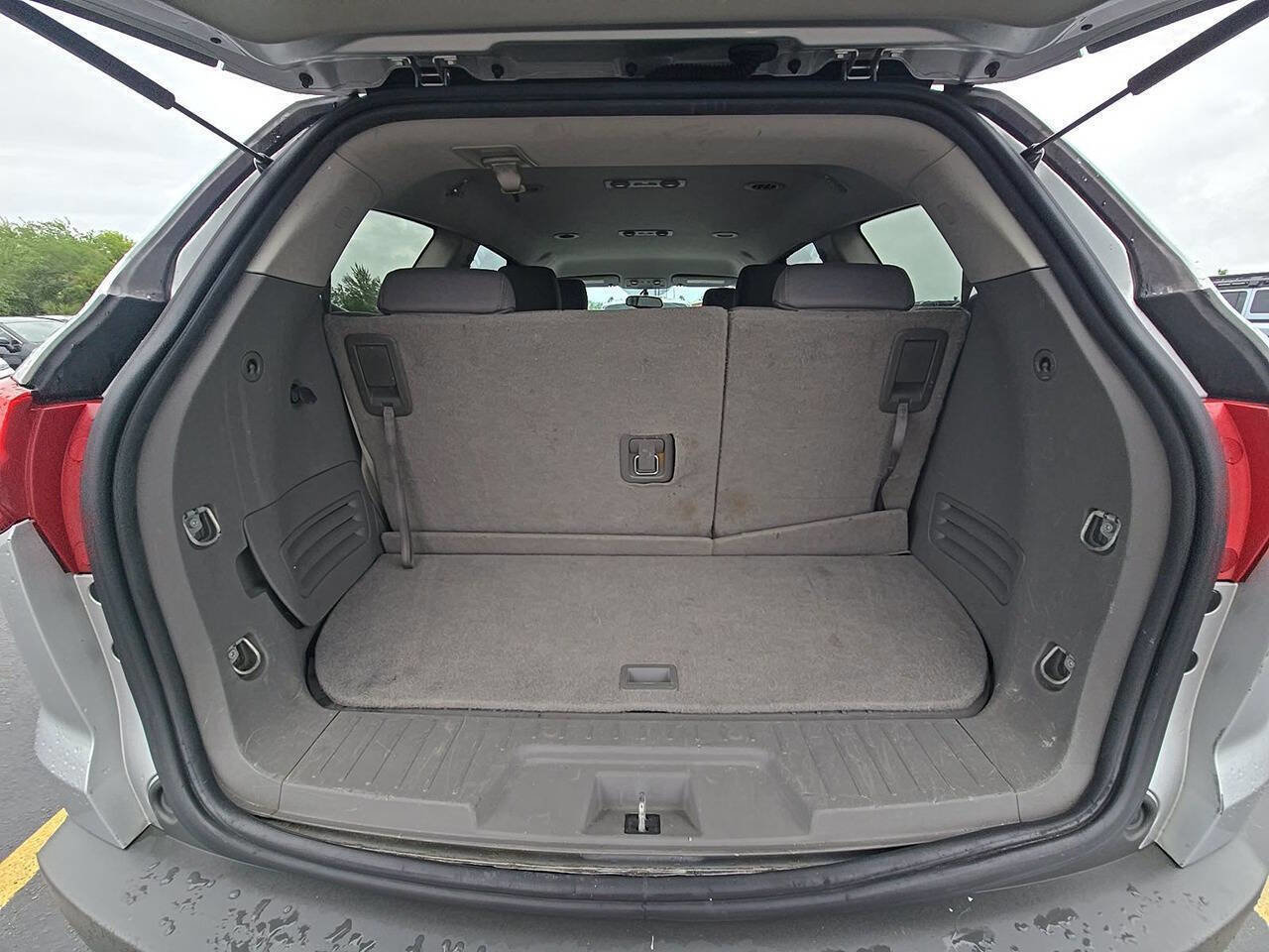 Used 2011 Chevrolet Traverse LS FWD image 3