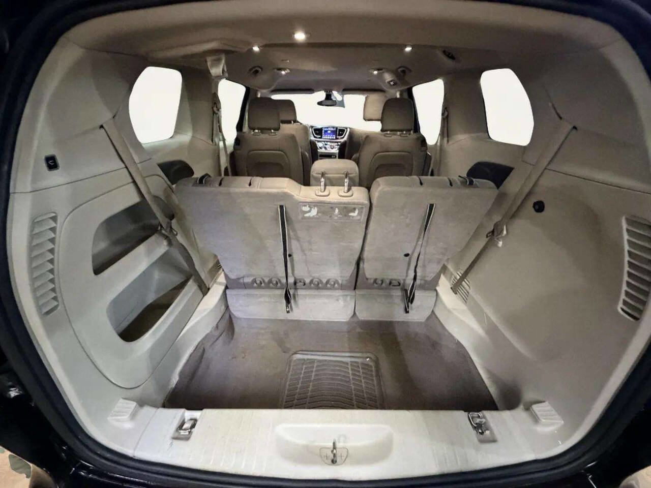 Used 2017 Chrysler Pacifica Touring FWD image 5