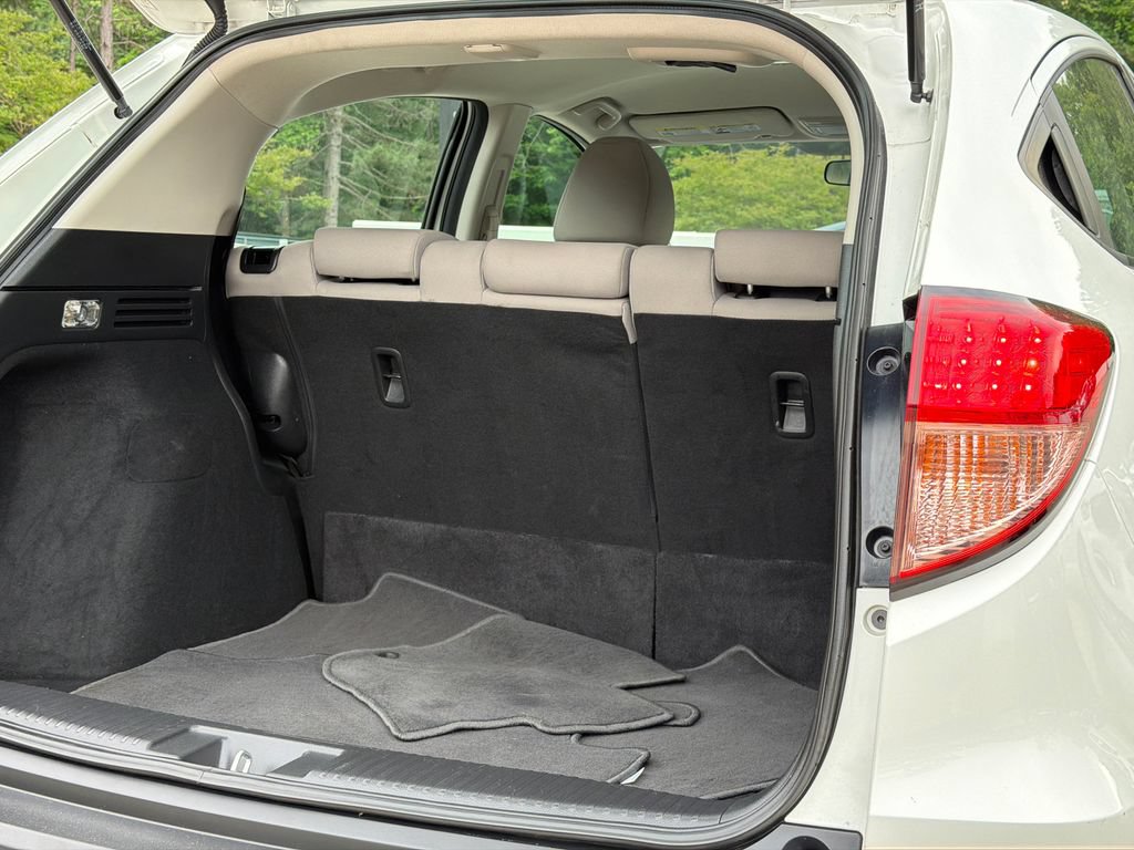 Used 2017 Honda HR-V LX image 8