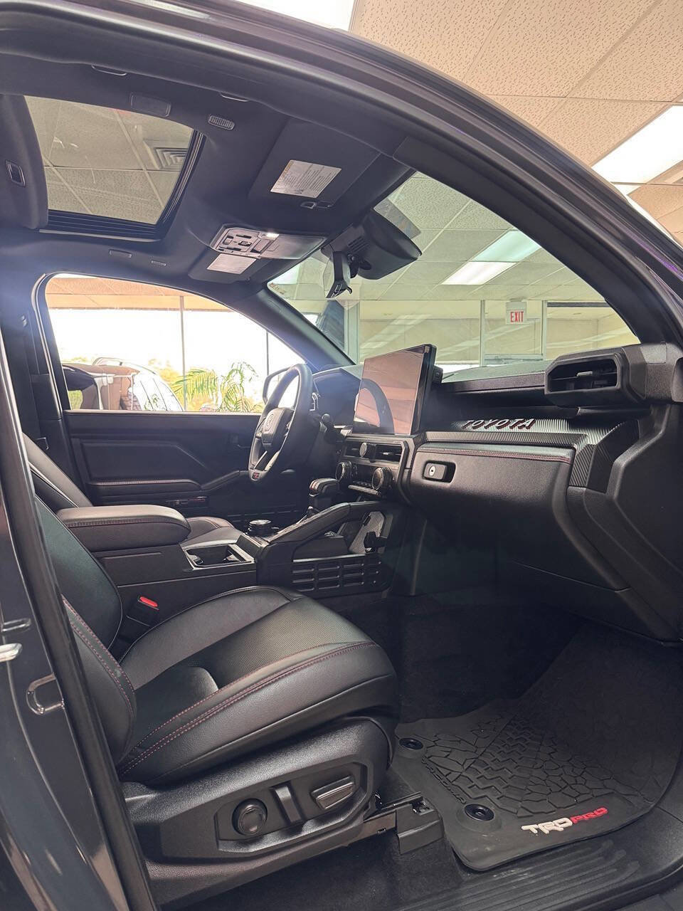 Used 2025 Toyota Tacoma TRD Pro AWD/4WD image 5