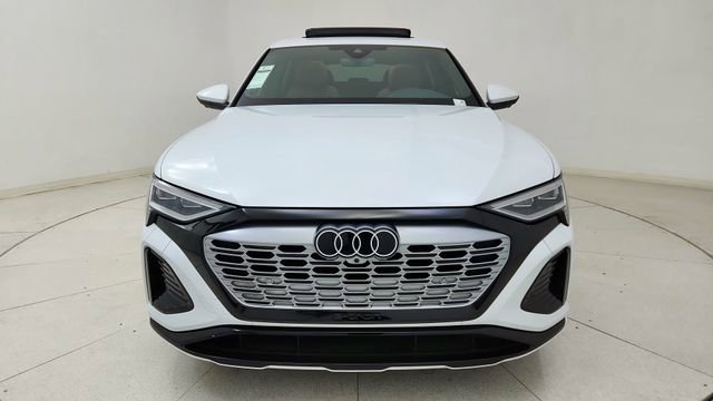 Used 2024 Audi Q8 e-tron Premium Plus w/ Premium Plus Package image 2
