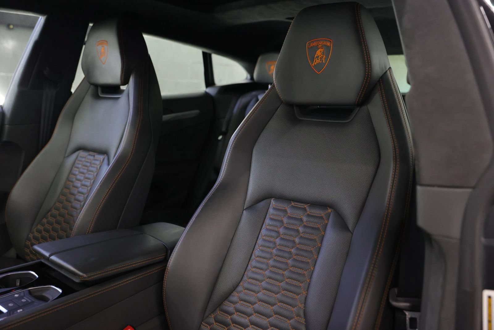 Used 2020 Lamborghini Urus AWD/4WD image 13