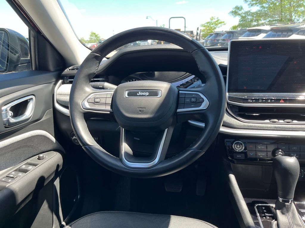 Used 2022 Jeep Compass Latitude w/ Sun and Sound Group AWD/4WD image 17