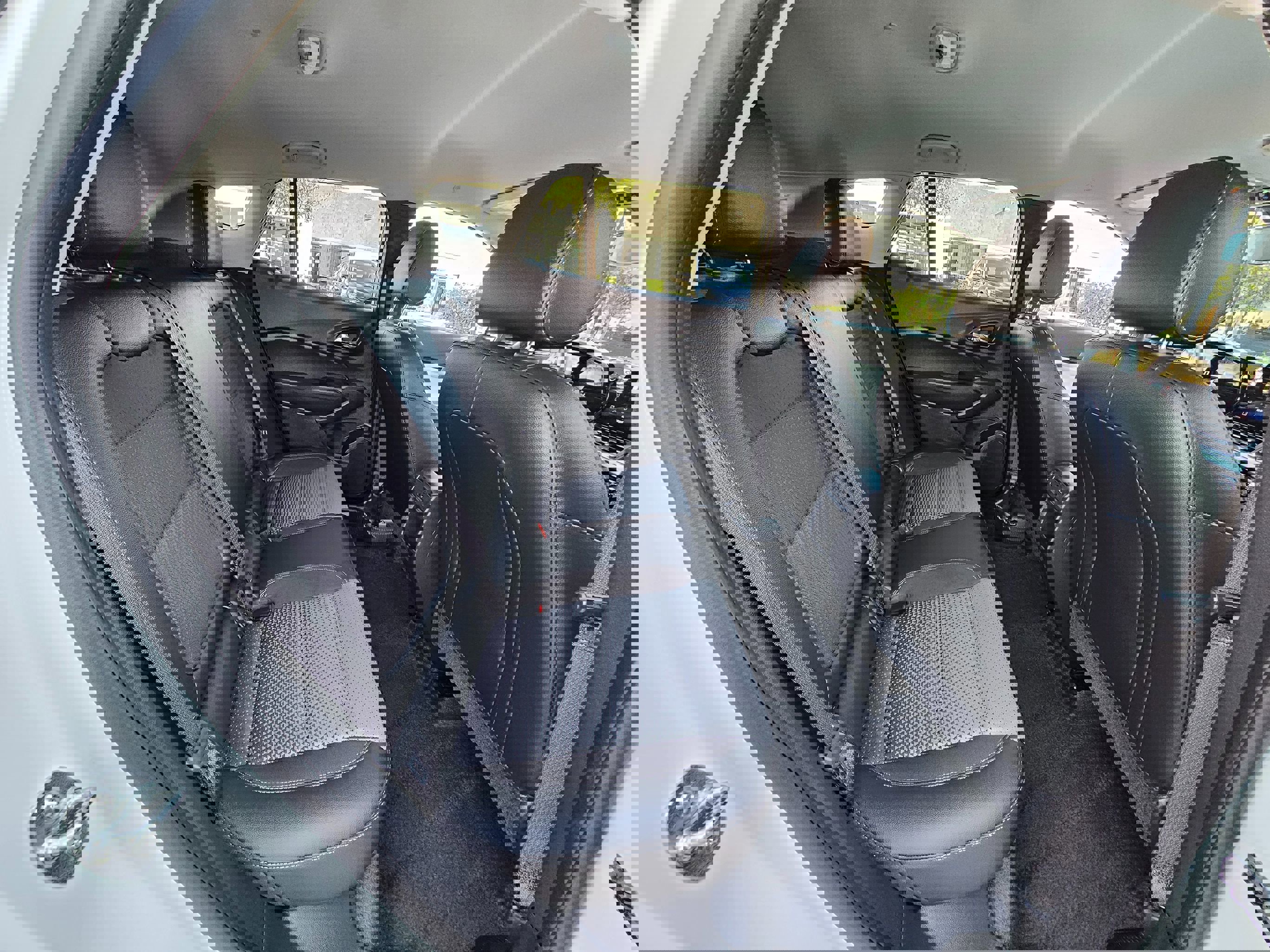 Used 2025 Chevrolet Trax LT w/ LT Convenience Package image 31