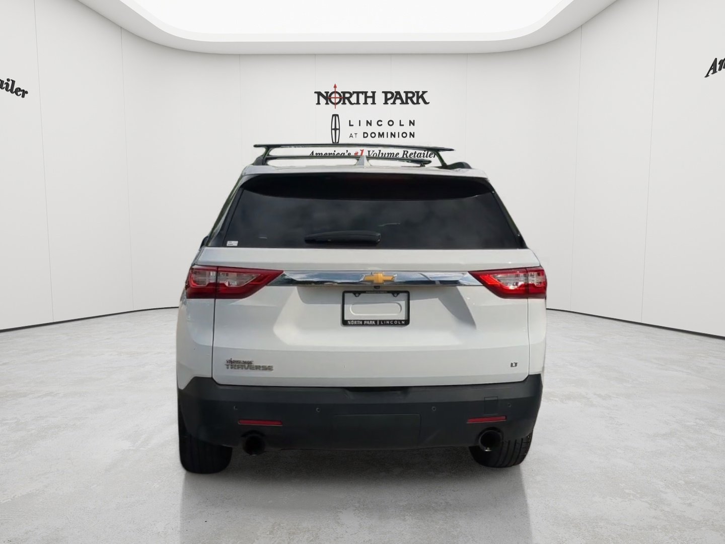 Used 2019 Chevrolet Traverse LT FWD image 4