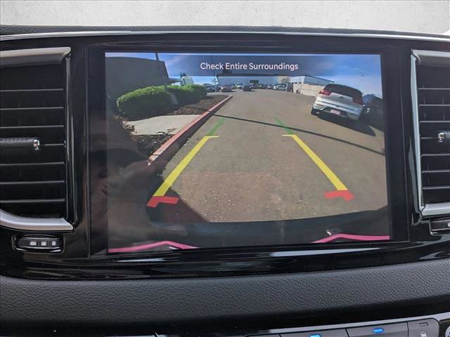 Used 2023 Chrysler Pacifica Touring-L image 13