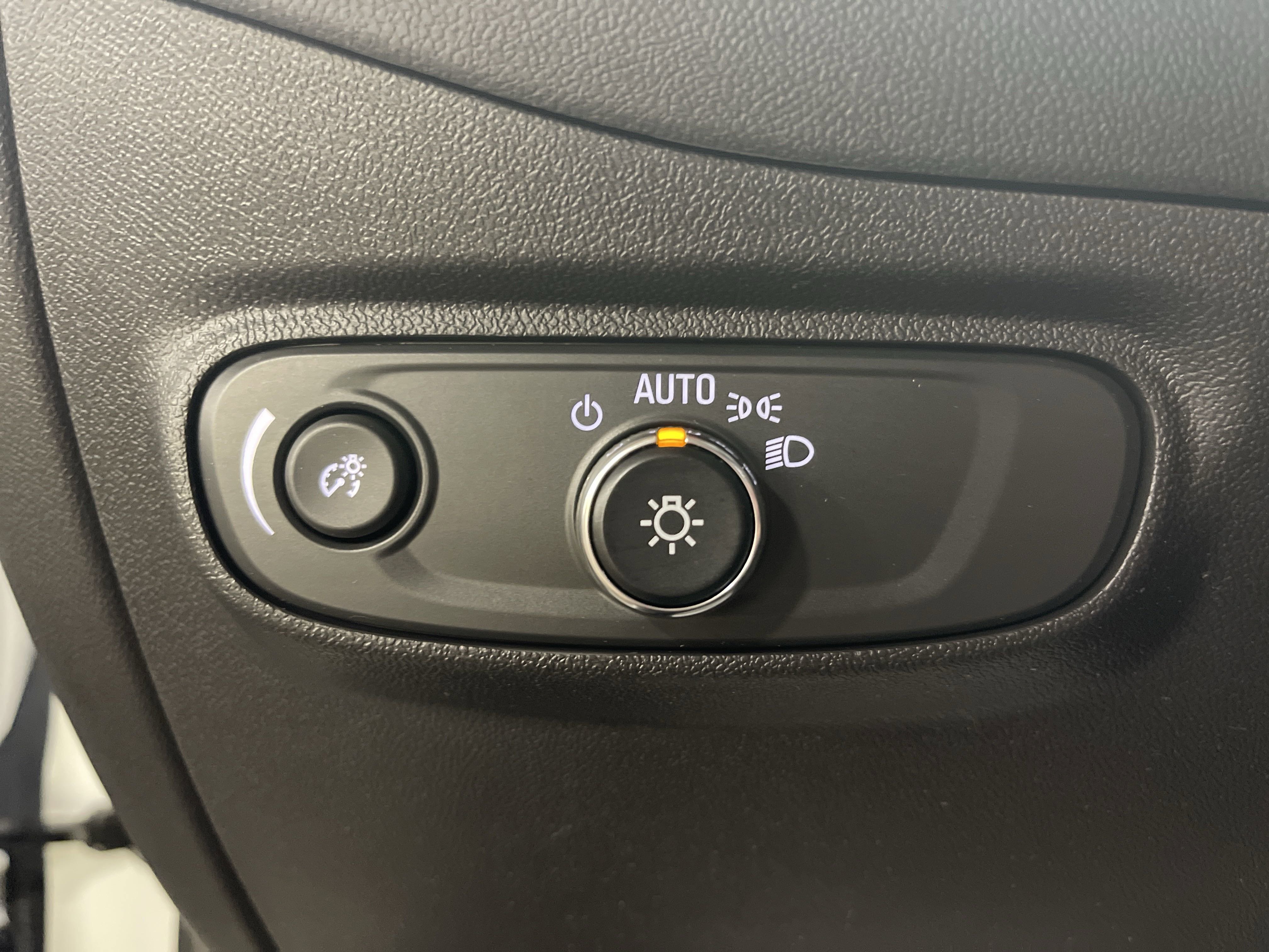 Used 2023 Chevrolet Equinox LT w/ LPO, Floor Liner Package image 20