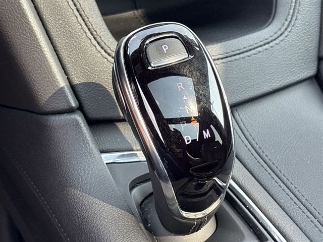 Certified 2025 Cadillac XT6 Luxury AWD/4WD image 16