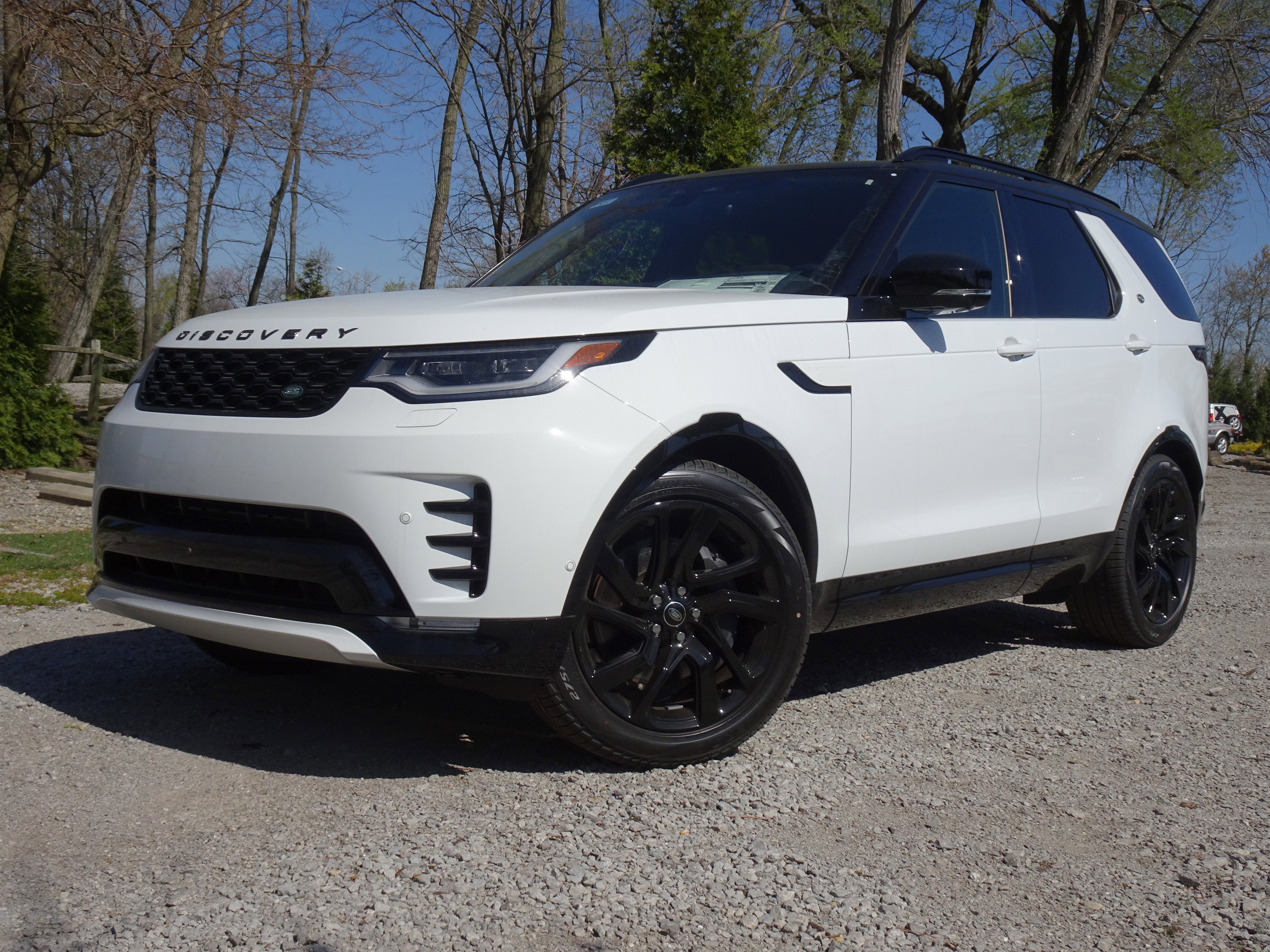 New 2025 Land Rover Discovery Dynamic SE