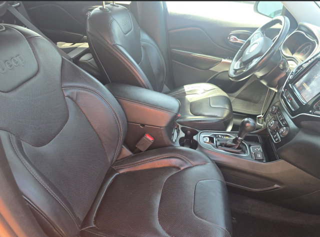 Used 2019 Jeep Cherokee Limited FWD image 8