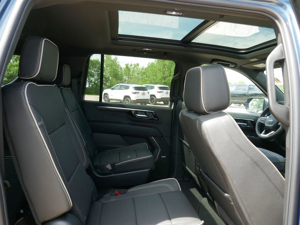New 2026 Chevrolet Suburban Premier AWD/4WD image 11