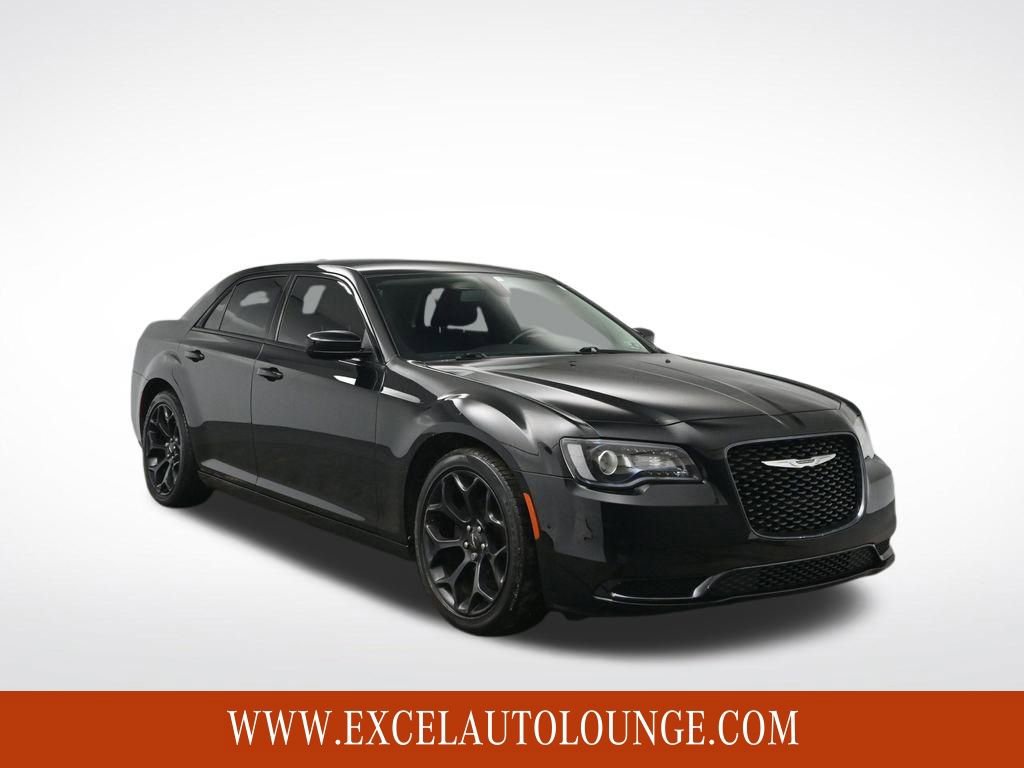 Used 2019 Chrysler 300 Touring w/ Sport Appearance Package image 8