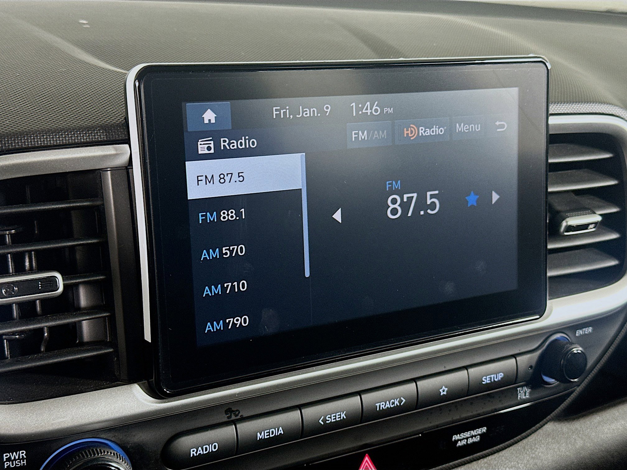 Used 2023 Hyundai Venue SEL image 19