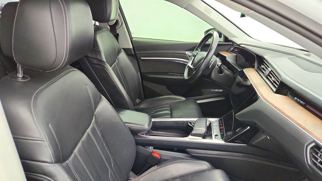 Used 2019 Audi e-tron Prestige w/ Prestige Package image 23