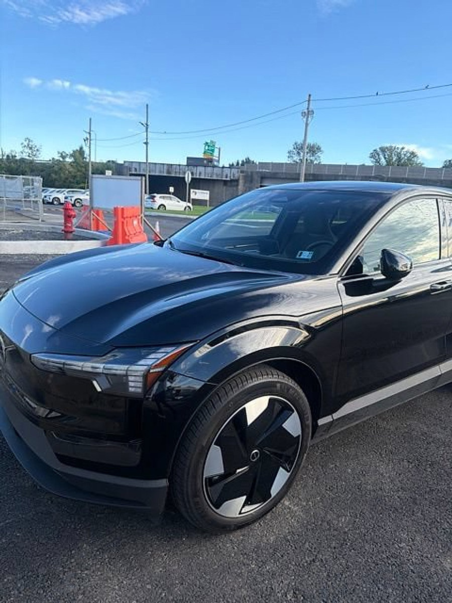 Used 2025 Volvo EX30 Plus w/ Protection Package Premier AWD/4WD image 7