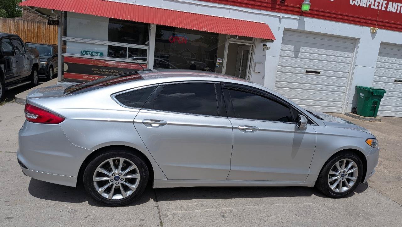 Used 2017 Ford Fusion SE FWD image 4