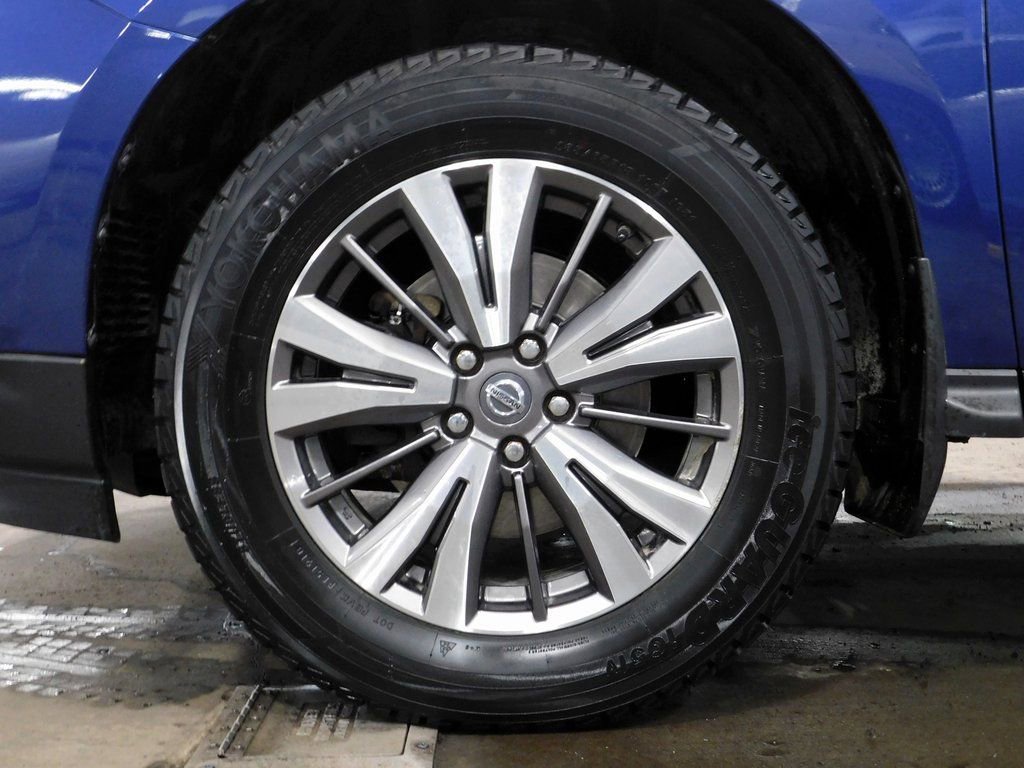 Used 2018 Nissan Pathfinder SV image 21