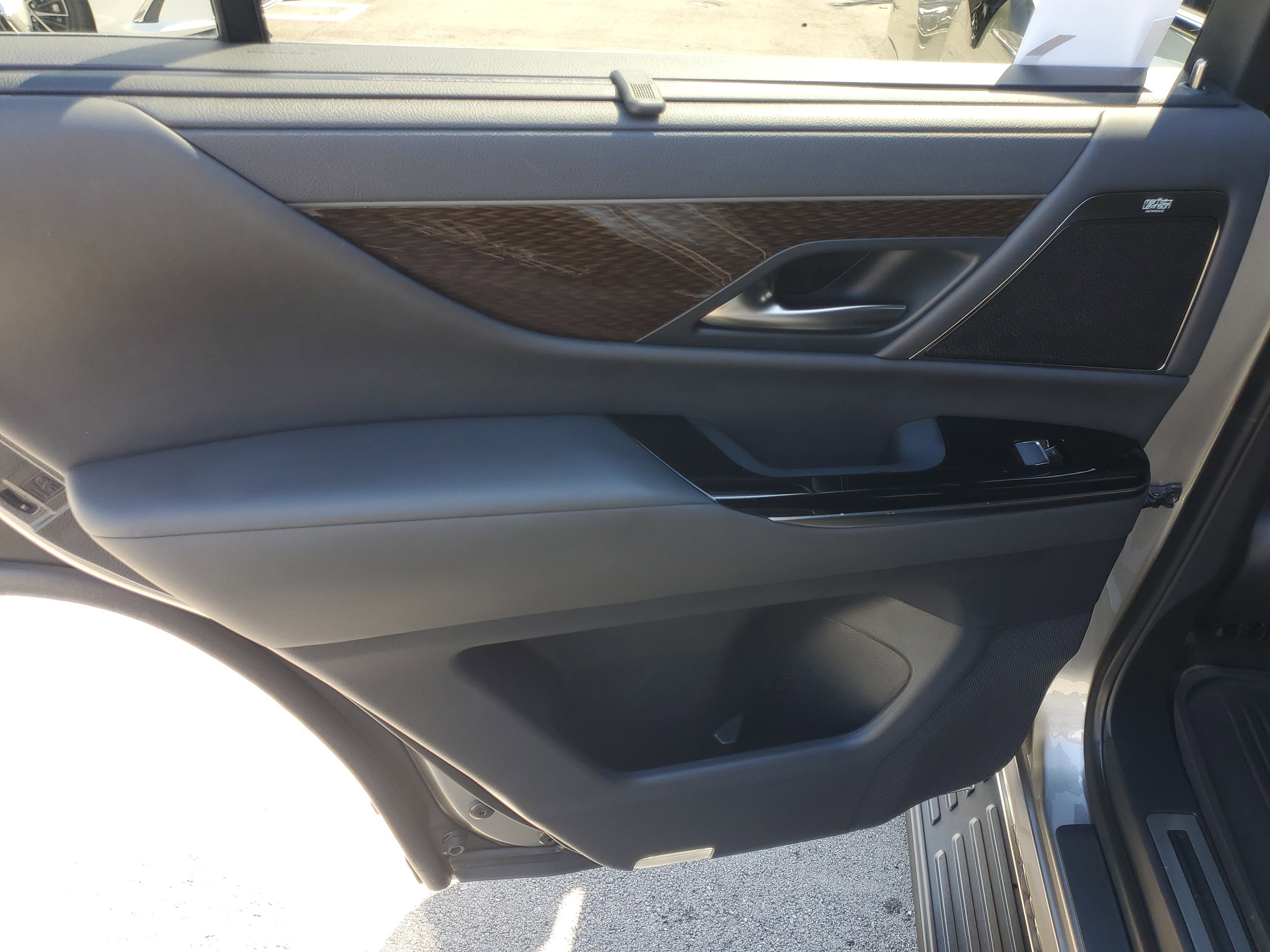 Used 2023 Lexus LX 600 4WD w/ Ultra Luxury Package image 15