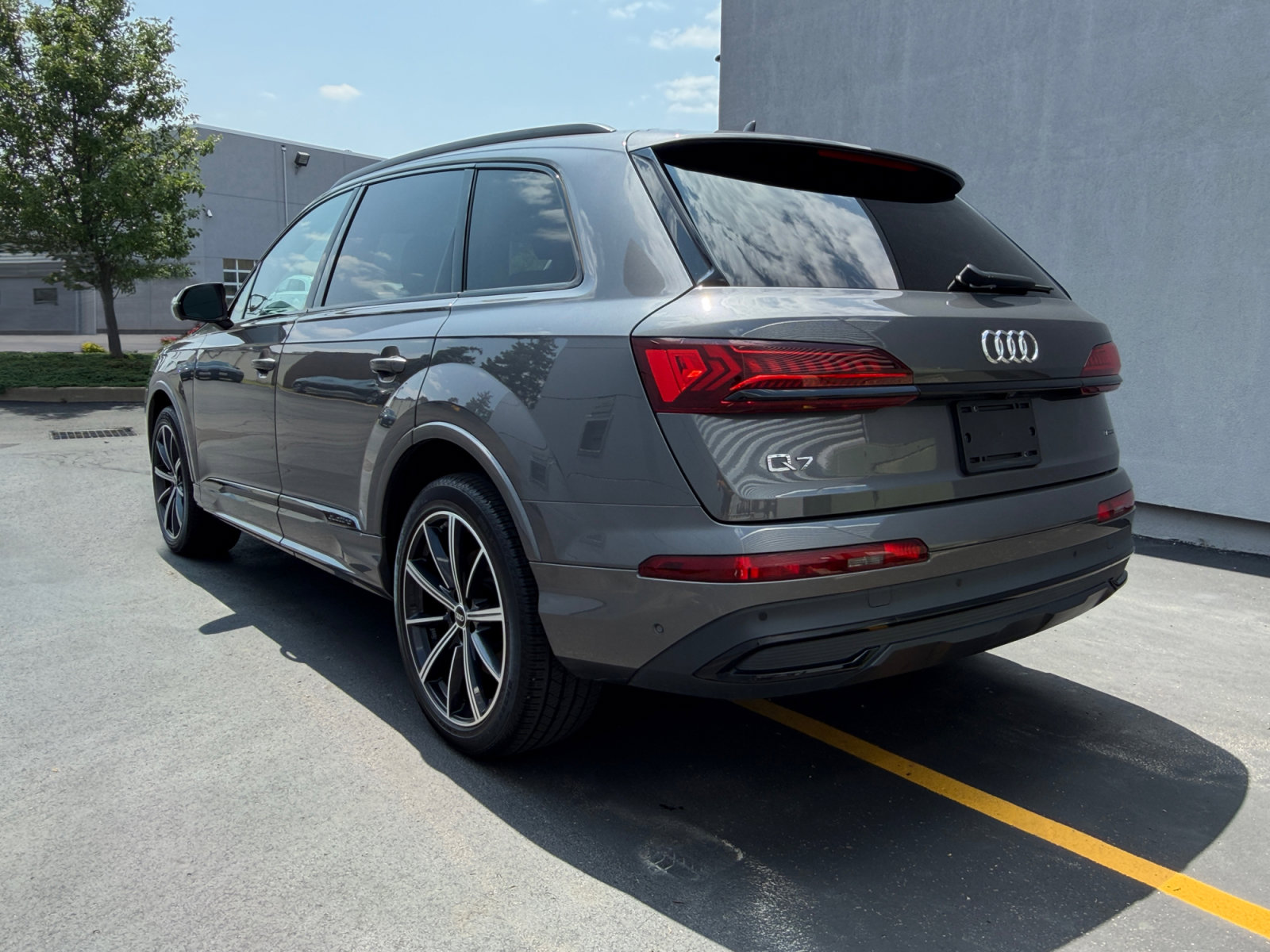 Used 2023 Audi Q7 3.0T Premium Plus w/ Premium Plus Package AWD/4WD image 3