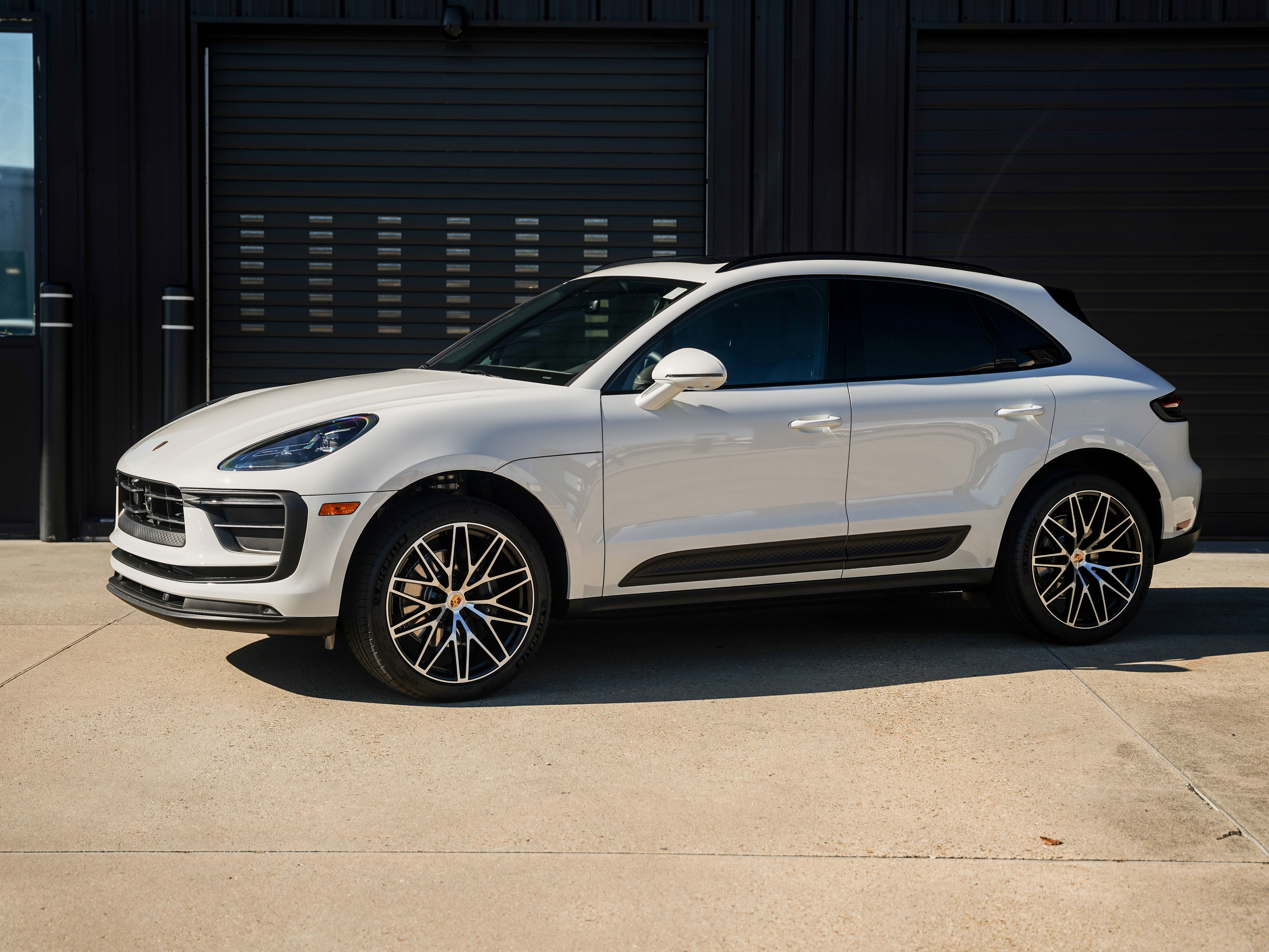 Certified 2026 Porsche Macan AWD/4WD image 1