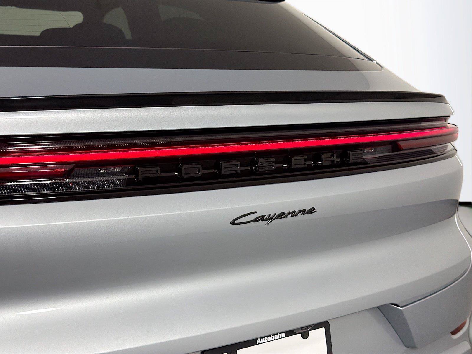 Certified 2025 Porsche Cayenne Coupe AWD/4WD image 17