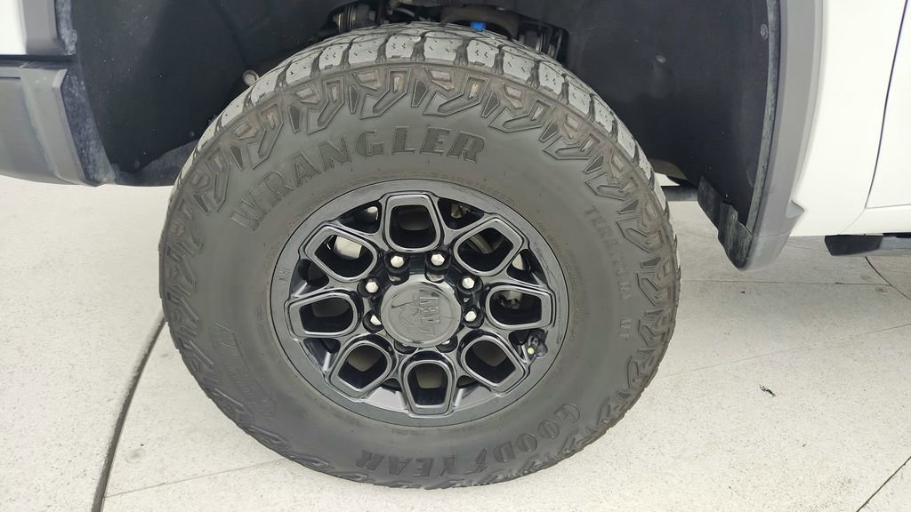 Used 2024 Chevrolet Silverado 2500 ZR2 w/ ZR2 Bison Edition image 31