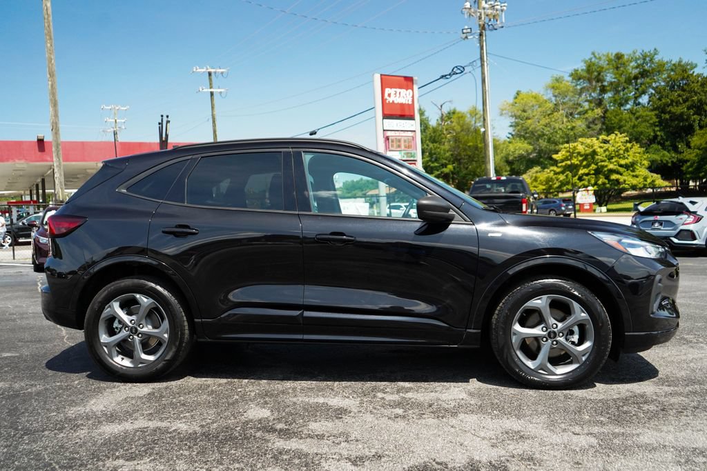 Used 2023 Ford Escape ST-Line AWD/4WD image 2