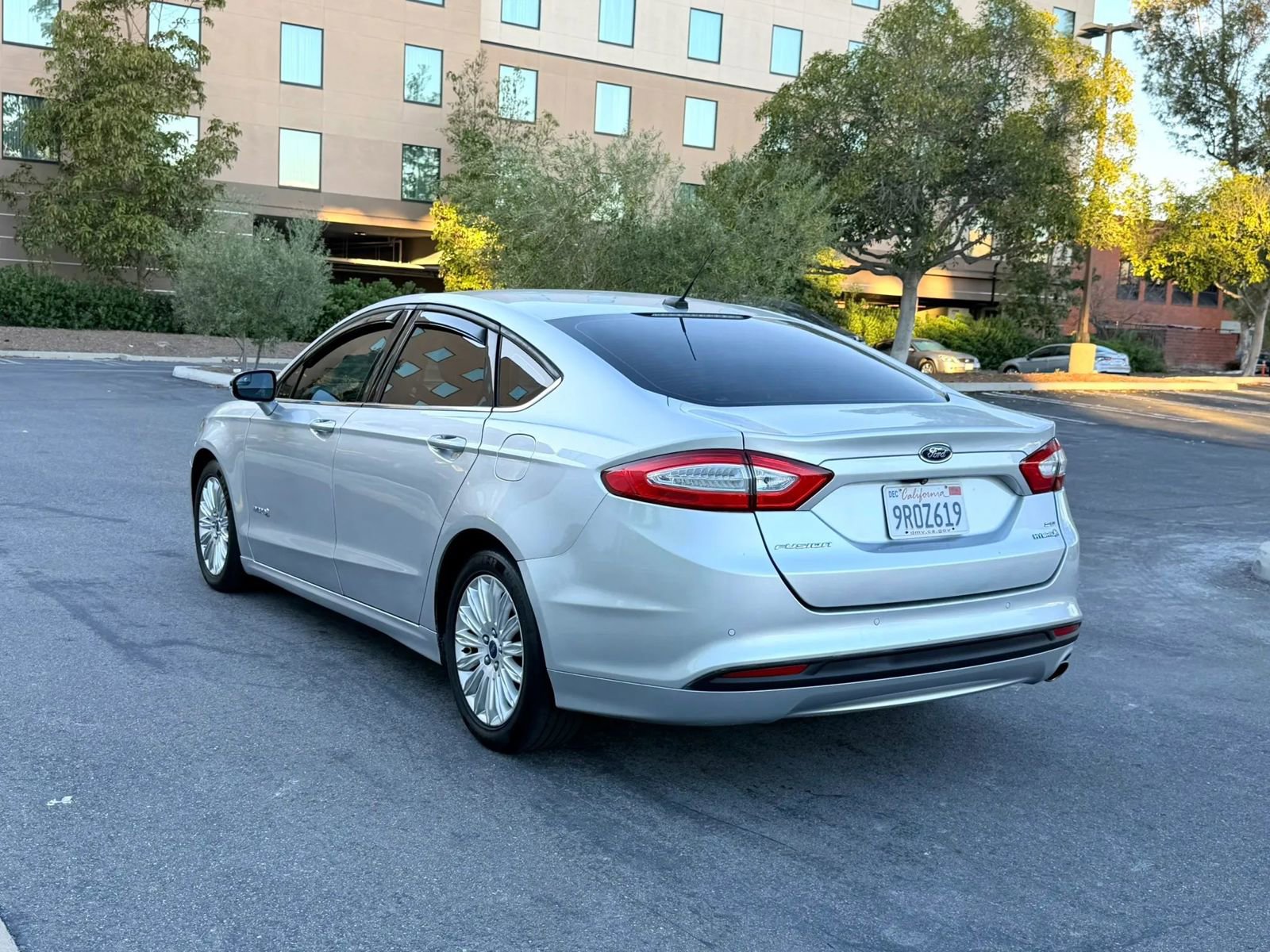 Used 2016 Ford Fusion SE FWD image 6