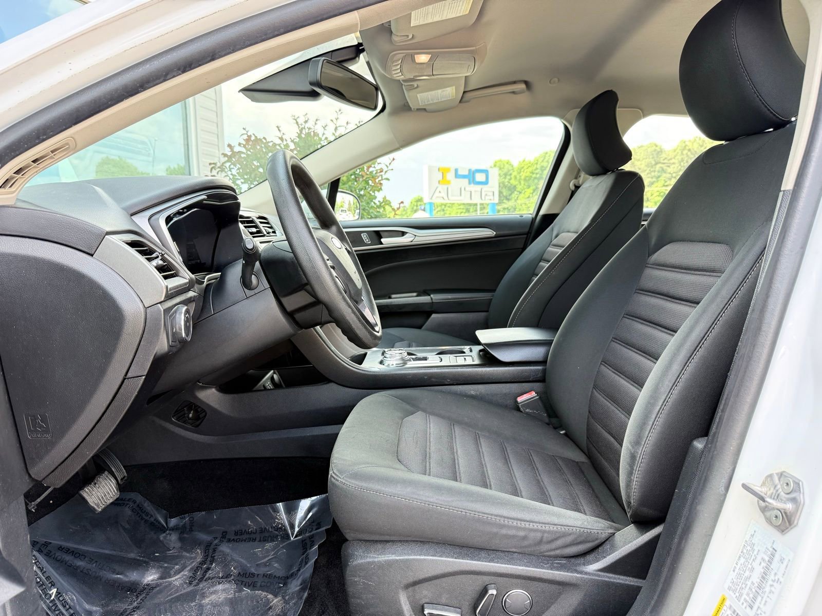 Used 2019 Ford Fusion SE FWD image 11