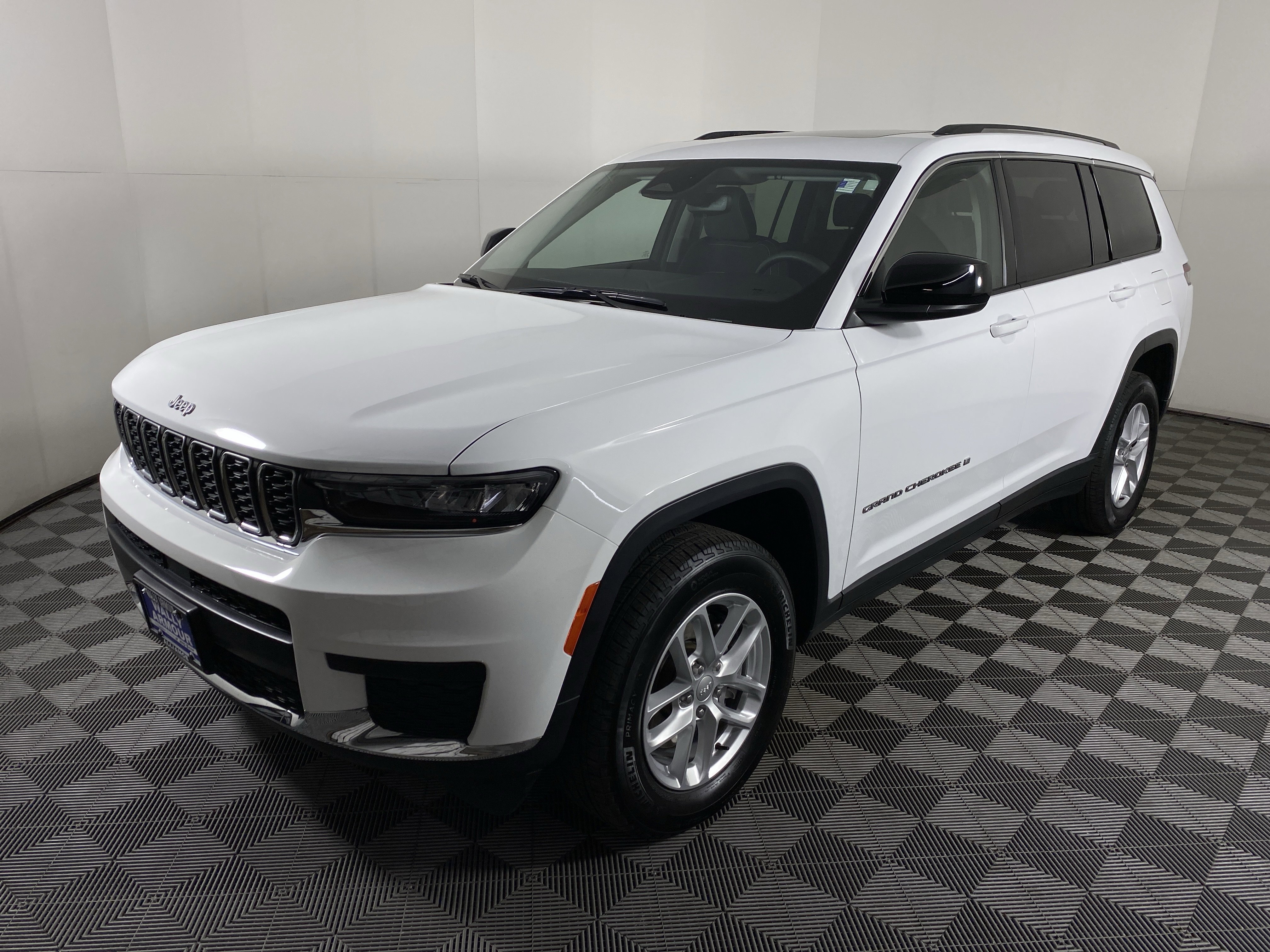 Used 2023 Jeep Grand Cherokee L Laredo w/ Luxury Tech Group I AWD/4WD image 11