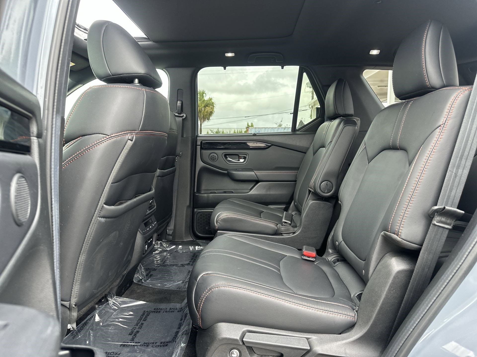 Used 2025 Honda Pilot TrailSport image 24