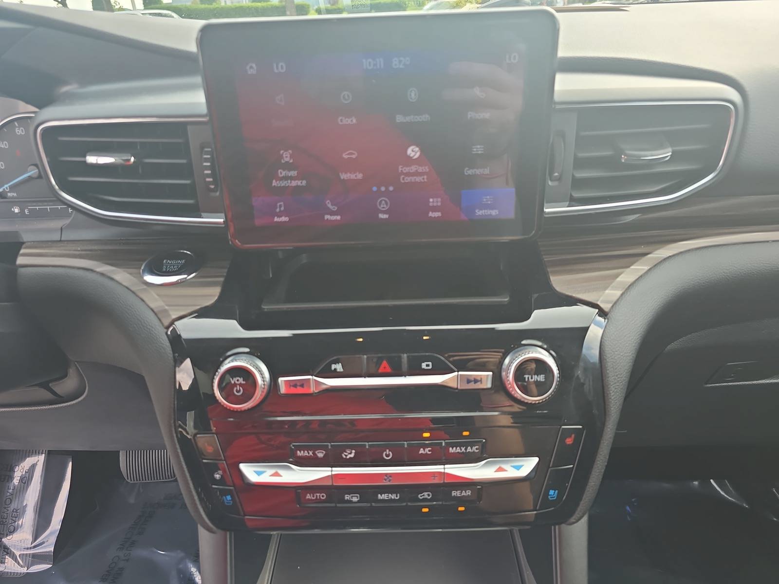 Used 2022 Ford Explorer Limited w/ Equipment Group 301A AWD/4WD image 19